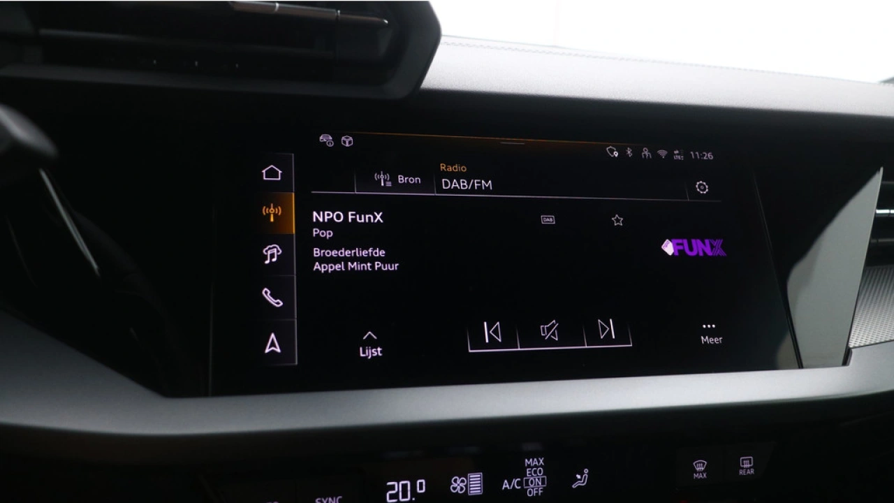 Audi A3 Limousine 30 TFSI S edition | PDC V+A | Camera | Zwart optiek | Audi Sound | Privacy glas |