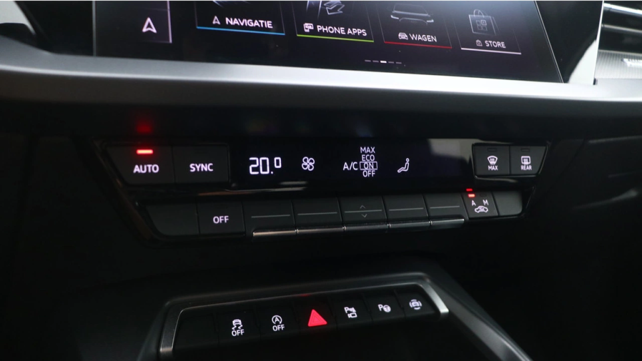 Audi A3 Limousine 30 TFSI S edition | PDC V+A | Camera | Zwart optiek | Audi Sound | Privacy glas |
