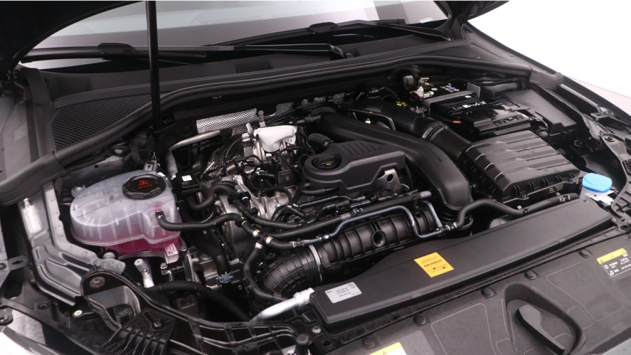 Audi A3 Limousine 30 TFSI S edition | PDC V+A | Camera | Zwart optiek | Audi Sound | Privacy glas |