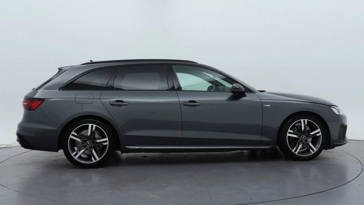 Audi A4 Avant 35 TFSI S edition Competition | Camera | Stoelverwarming | PDC V+A