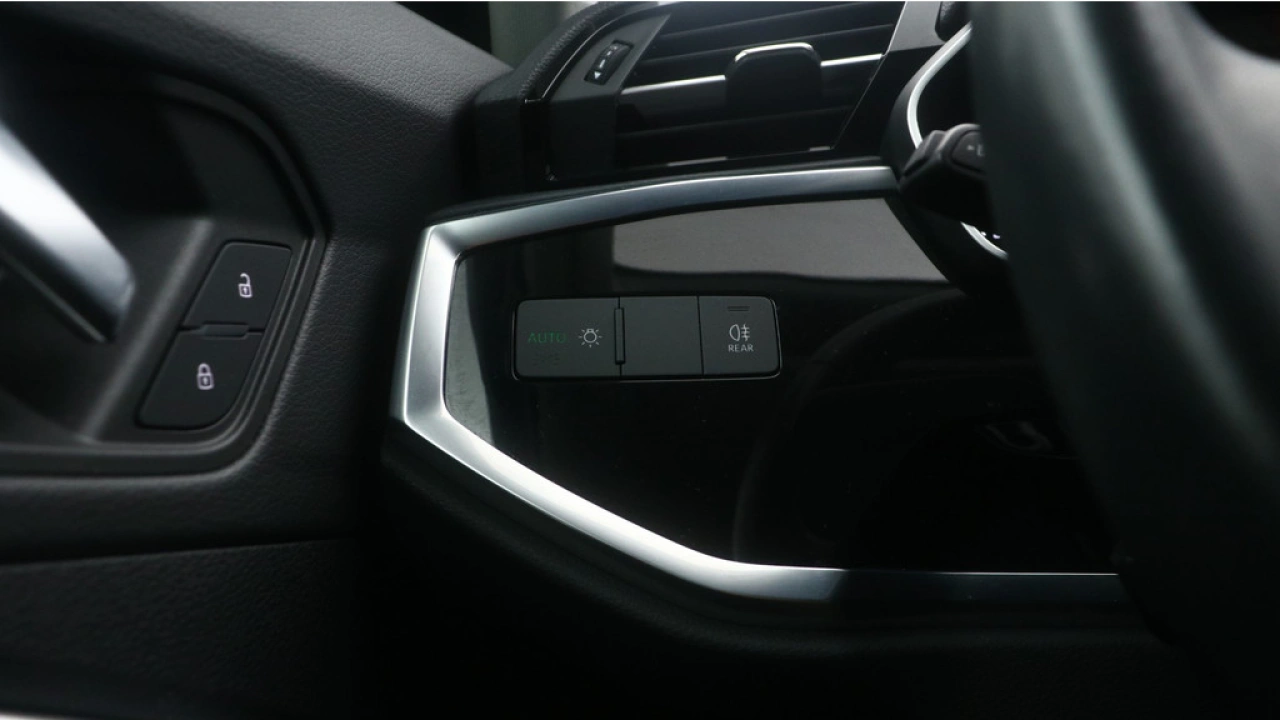 Audi Q3 35 TFSI Advanced edition | Trekhaak | Sportstoelen | Stoelverwarming |