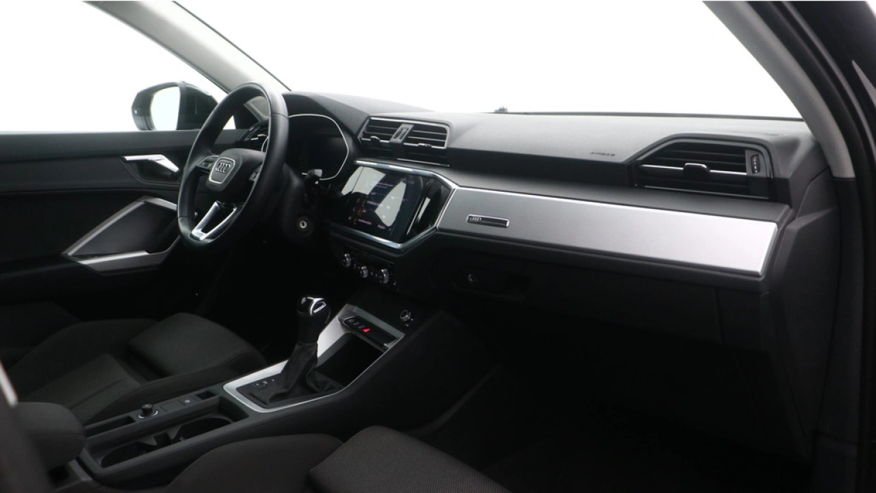 Audi Q3 35 TFSI Advanced edition | Trekhaak | Sportstoelen | Stoelverwarming |