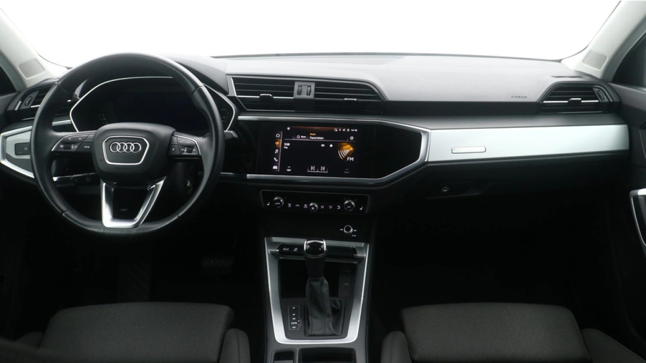Audi Q3 35 TFSI Advanced edition | Trekhaak | Sportstoelen | Stoelverwarming |
