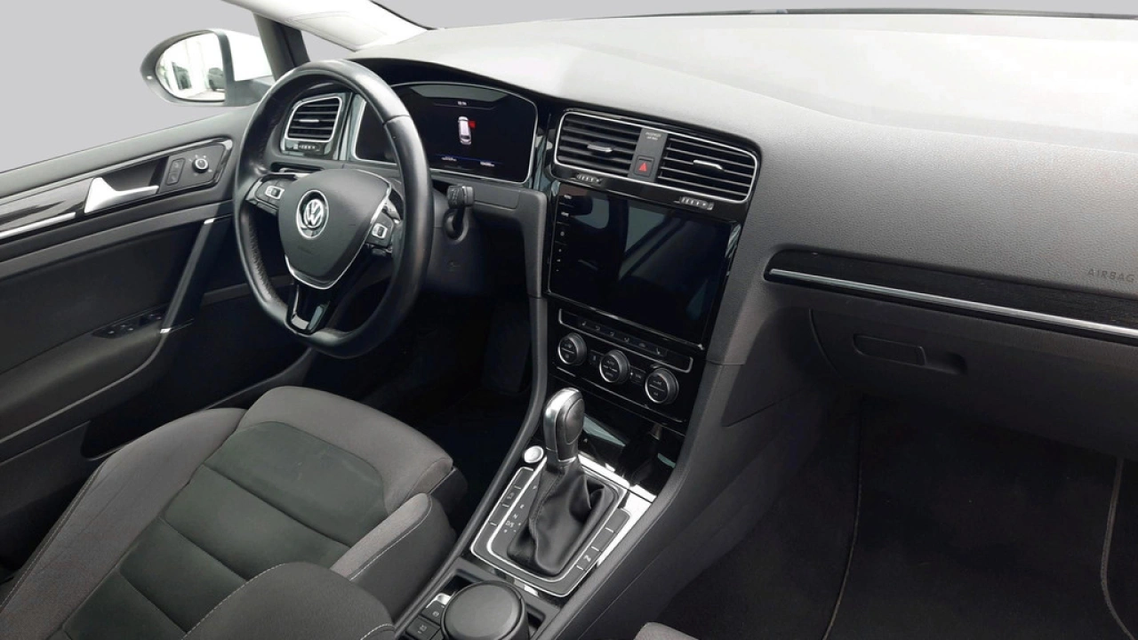 Volkswagen GOLF Variant 1.5 TSI Highline | Navi | Panoramadak | Trekhaak | App Connect |