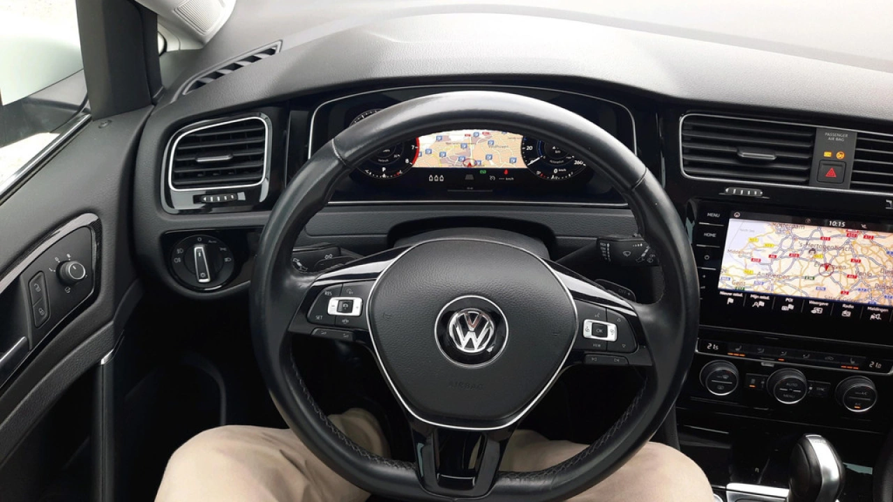 Volkswagen GOLF Variant 1.5 TSI Highline | Navi | Panoramadak | Trekhaak | App Connect |