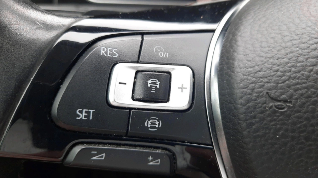 Volkswagen GOLF Variant 1.5 TSI Highline | Navi | Panoramadak | Trekhaak | App Connect |