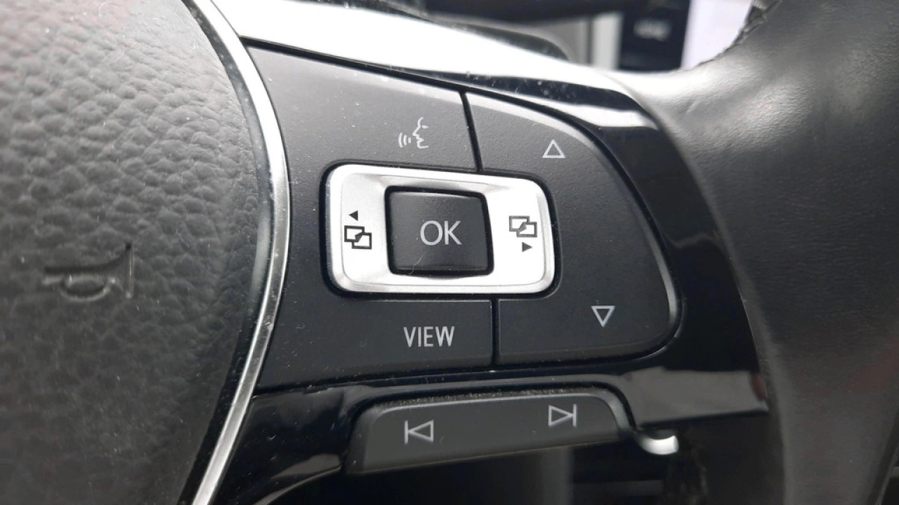 Volkswagen GOLF Variant 1.5 TSI Highline | Navi | Panoramadak | Trekhaak | App Connect |
