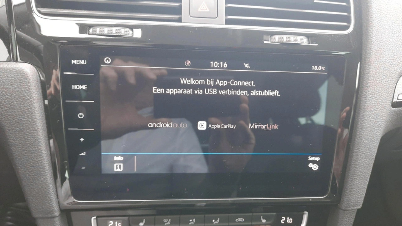 Volkswagen GOLF Variant 1.5 TSI Highline | Navi | Panoramadak | Trekhaak | App Connect |