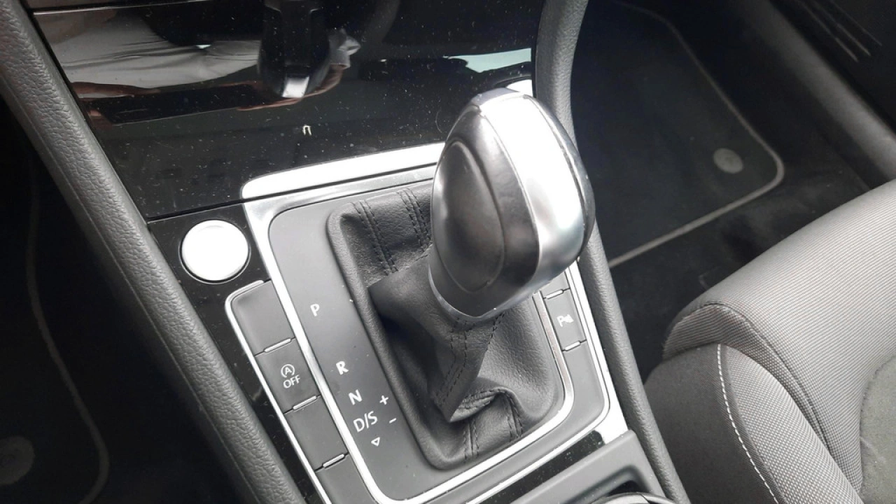 Volkswagen GOLF Variant 1.5 TSI Highline | Navi | Panoramadak | Trekhaak | App Connect |
