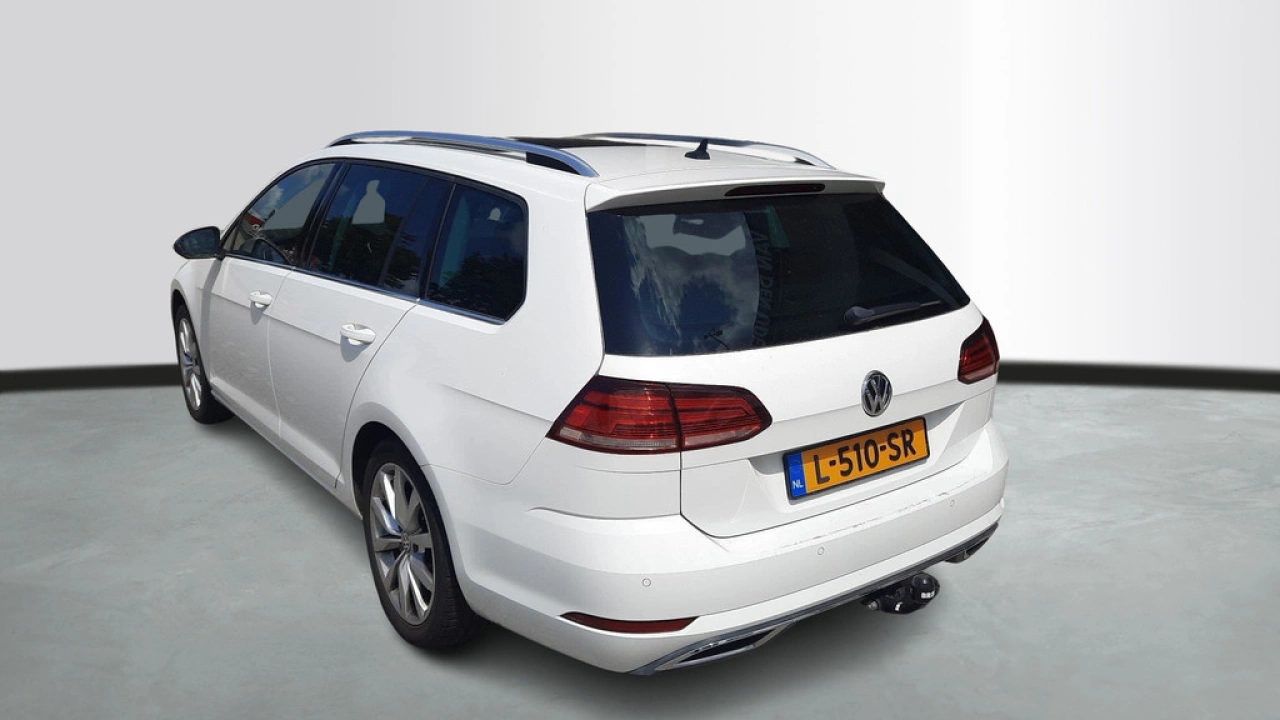 Volkswagen GOLF Variant 1.5 TSI Highline | Navi | Panoramadak | Trekhaak | VERWACHT