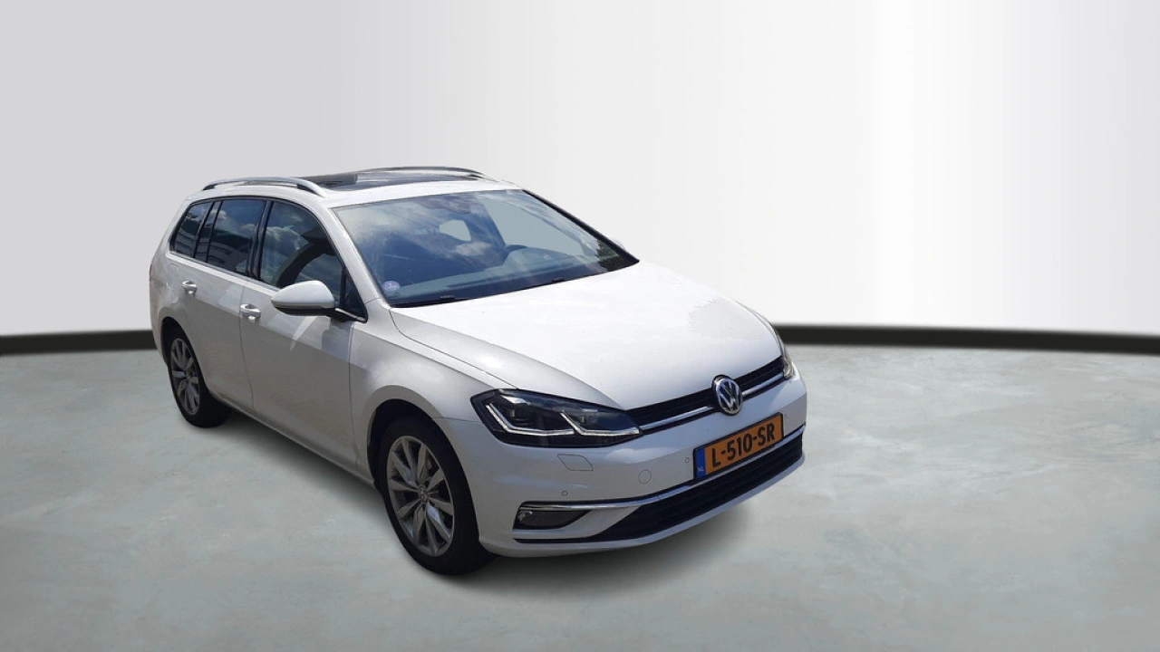 Volkswagen GOLF Variant 1.5 TSI Highline | Navi | Panoramadak | Trekhaak | VERWACHT