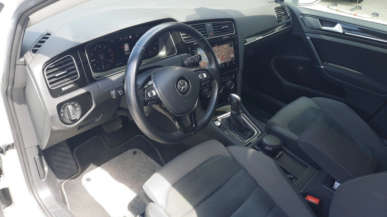 Volkswagen GOLF Variant 1.5 TSI Highline | Navi | Panoramadak | Trekhaak | VERWACHT