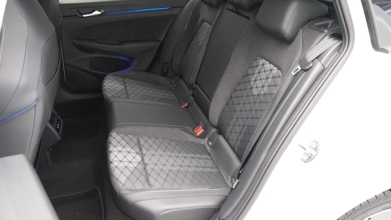Volkswagen GOLF Variant 1.5 eTSI R-Line Edition
