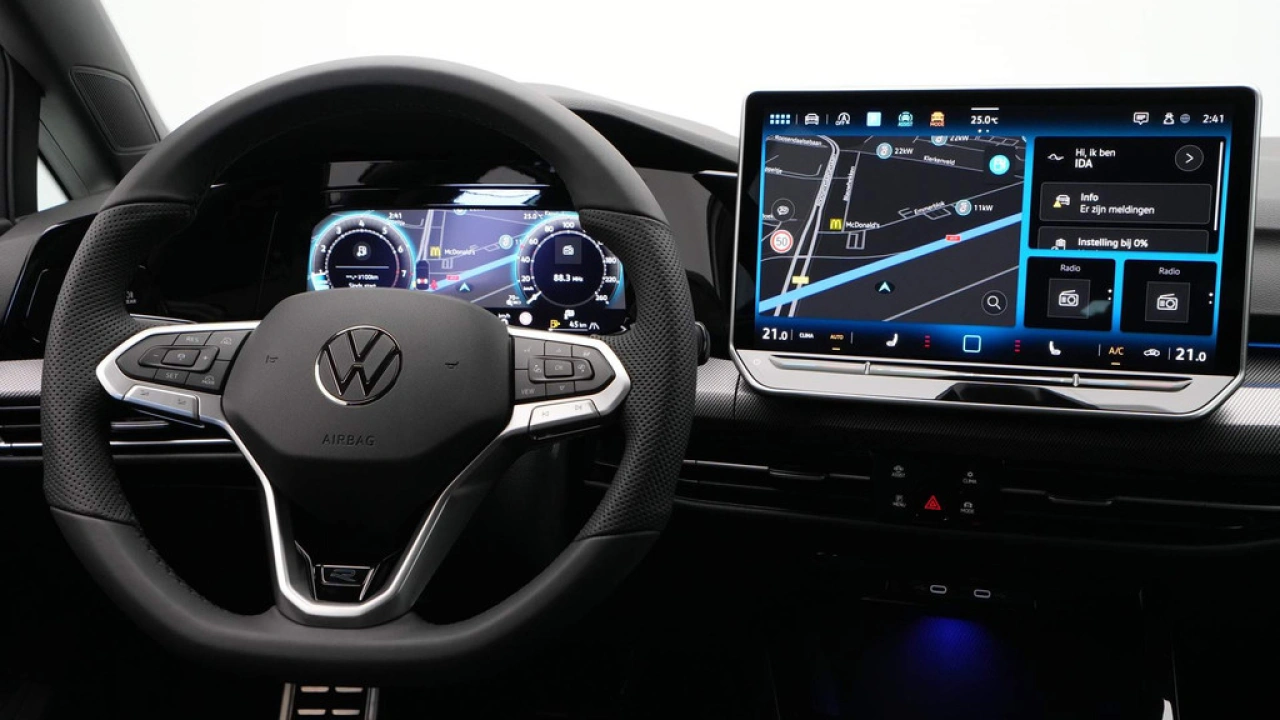 Volkswagen GOLF Variant 1.5 eTSI R-Line Edition
