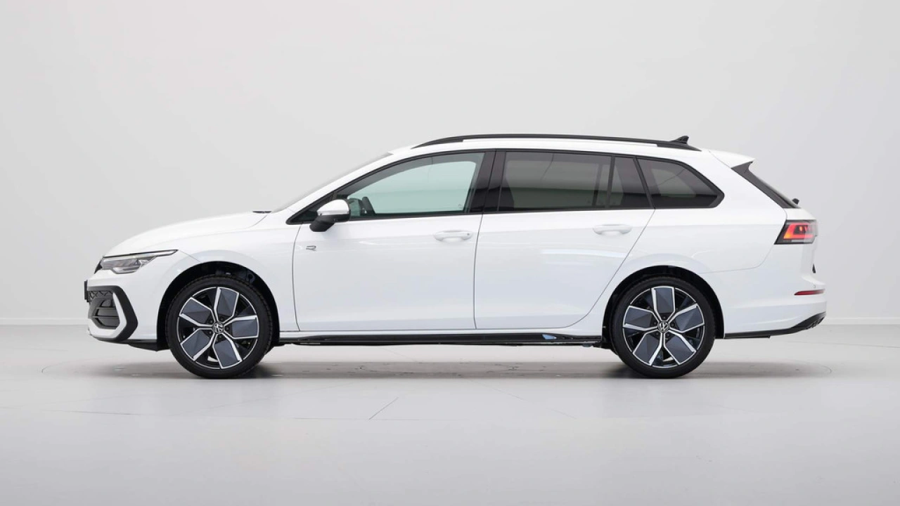Volkswagen GOLF Variant 1.5 eTSI R-Line Edition
