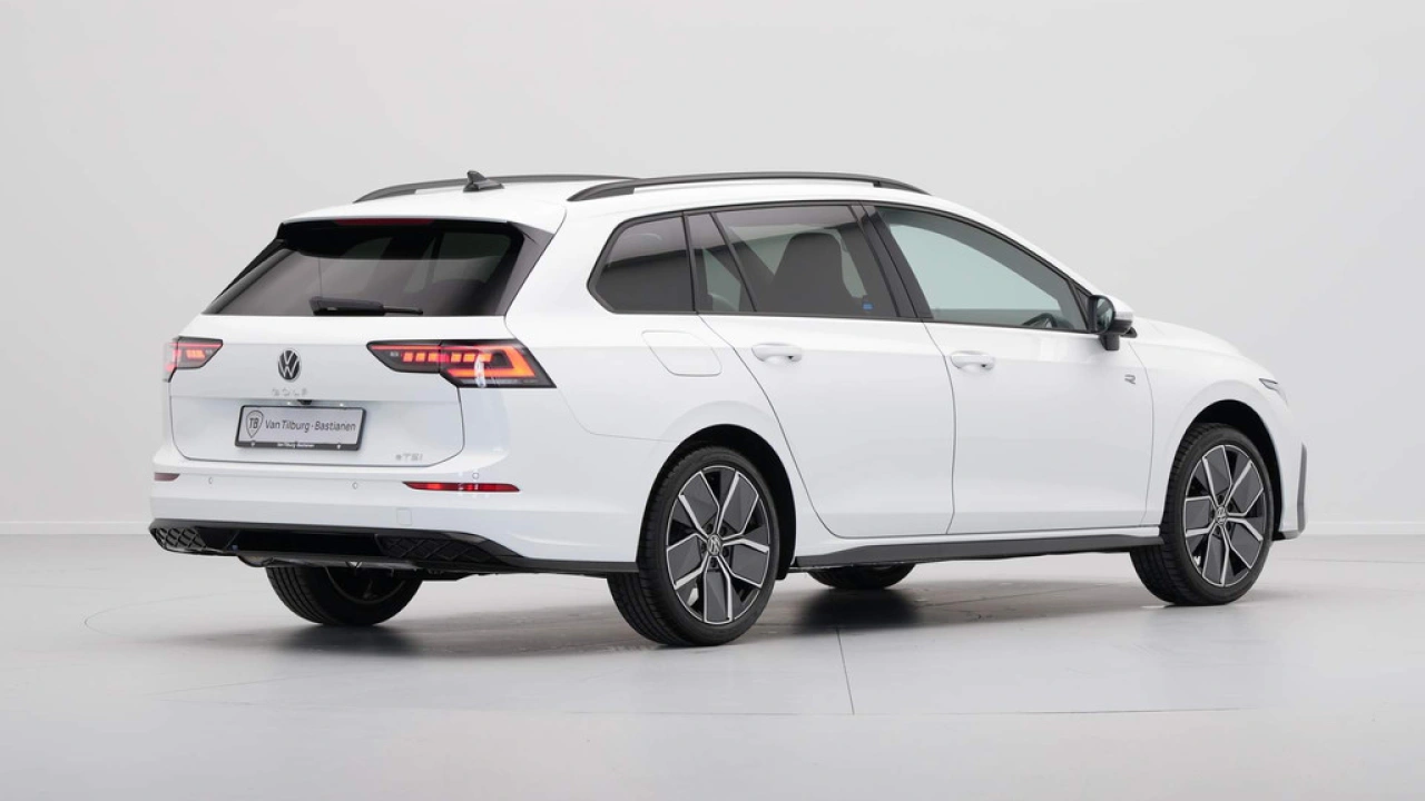 Volkswagen GOLF Variant 1.5 eTSI R-Line Edition