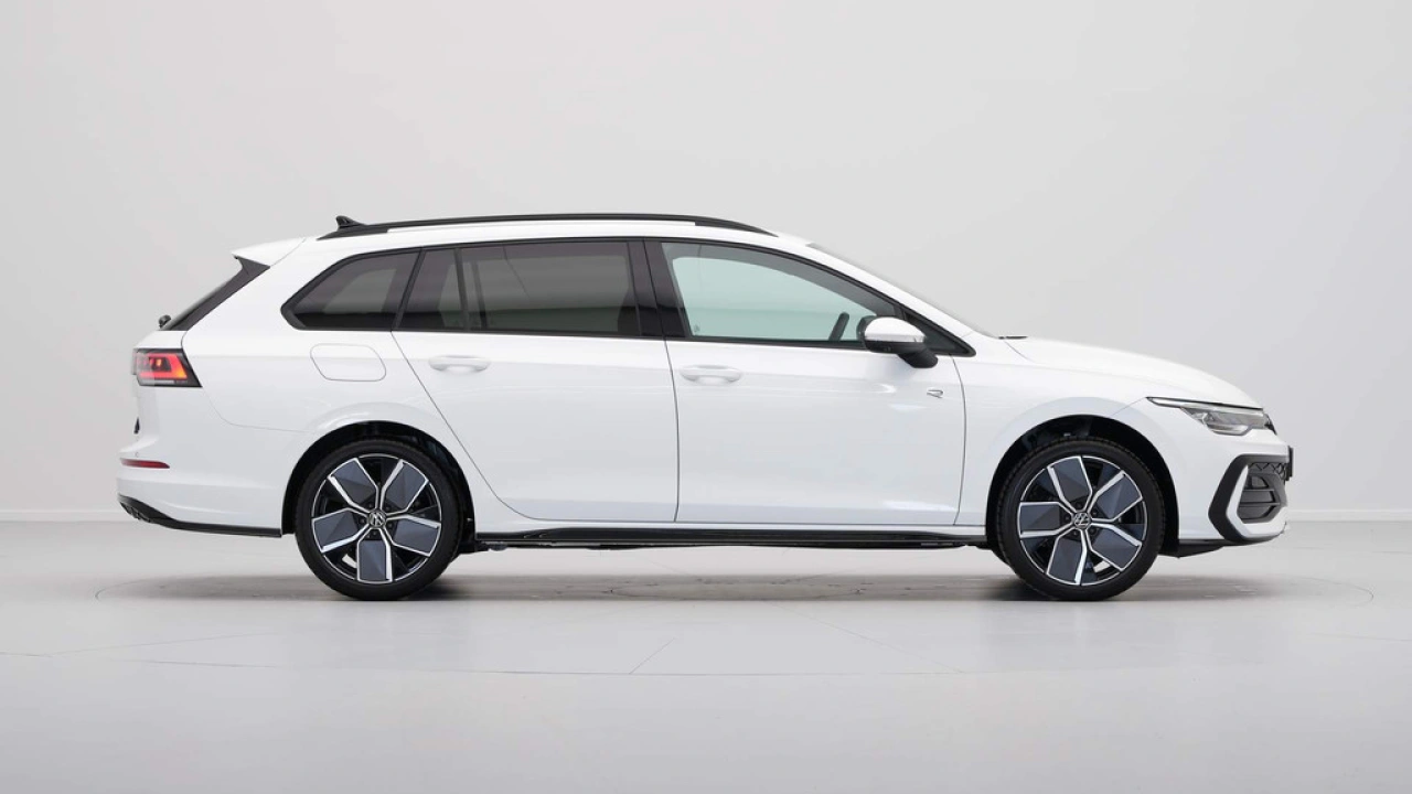 Volkswagen GOLF Variant 1.5 eTSI R-Line Edition