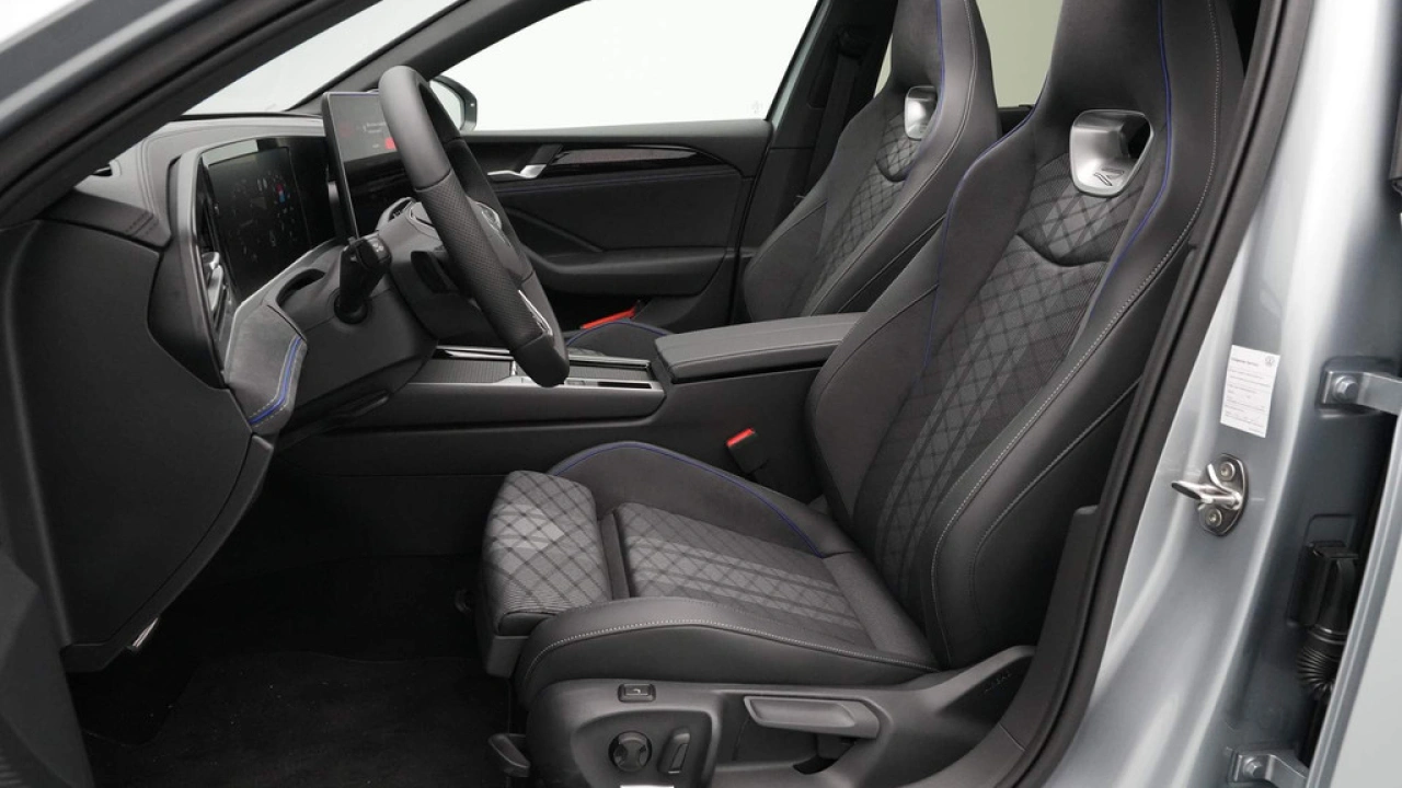 Volkswagen Passat Variant 1.5 eTSI R-Line Business