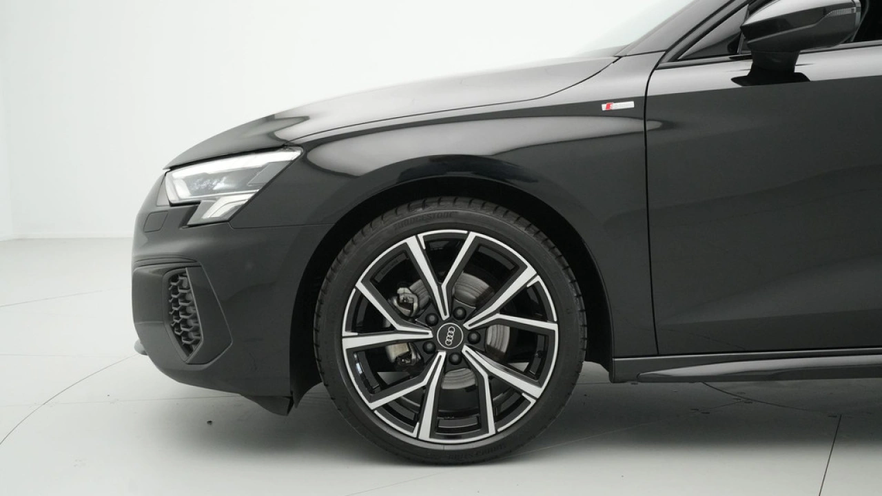 Audi A3 Limousine 35 TFSI 150pk S-Tronic S-Line edition