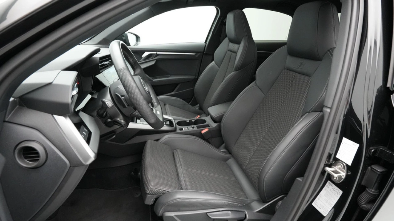 Audi A3 Limousine 35 TFSI 150pk S-Tronic S-Line edition