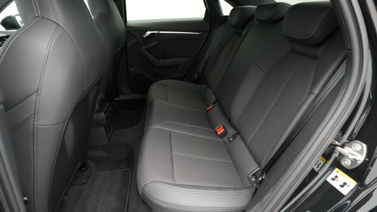 Audi A3 Limousine 35 TFSI 150pk S-Tronic S-Line edition