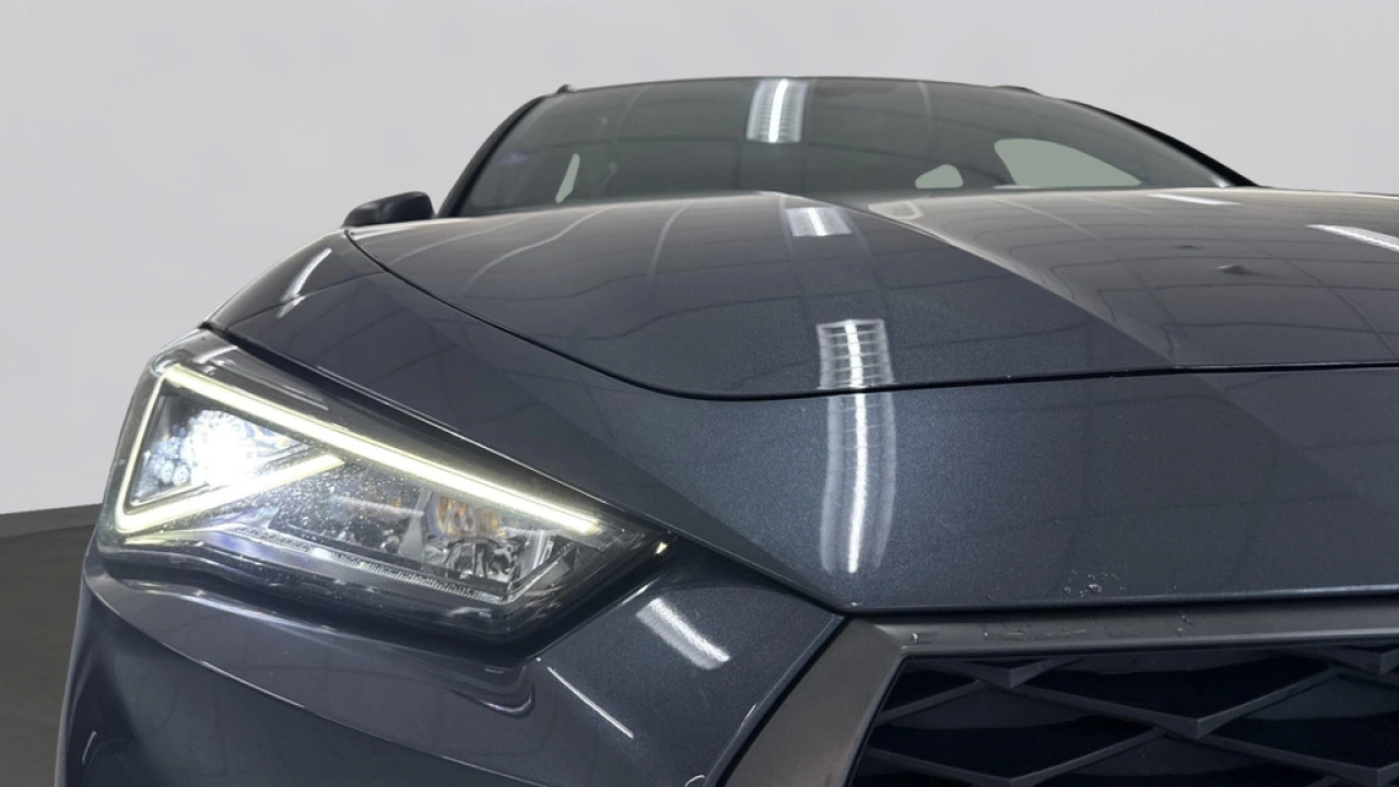 SEAT Leon Sportstourer 1.5 eTSI FR Launch Edition