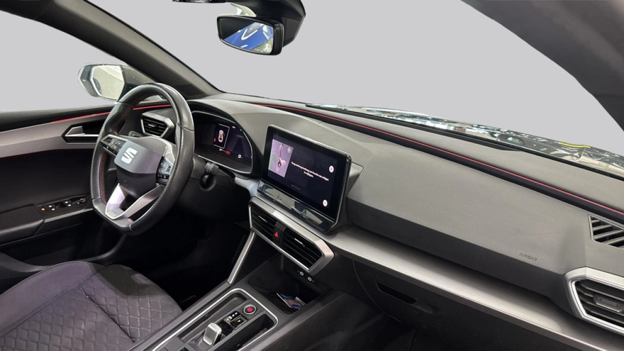 SEAT Leon Sportstourer 1.5 eTSI FR Launch Edition
