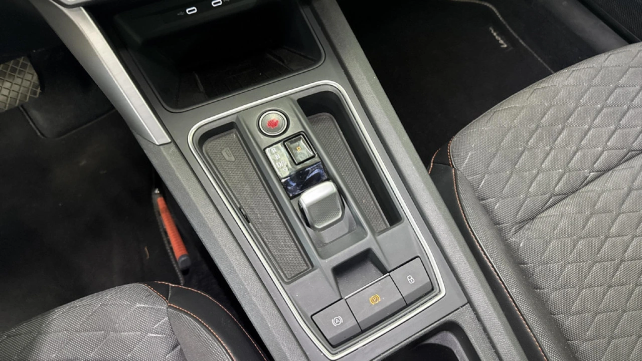 SEAT Leon Sportstourer 1.5 eTSI FR Launch Edition