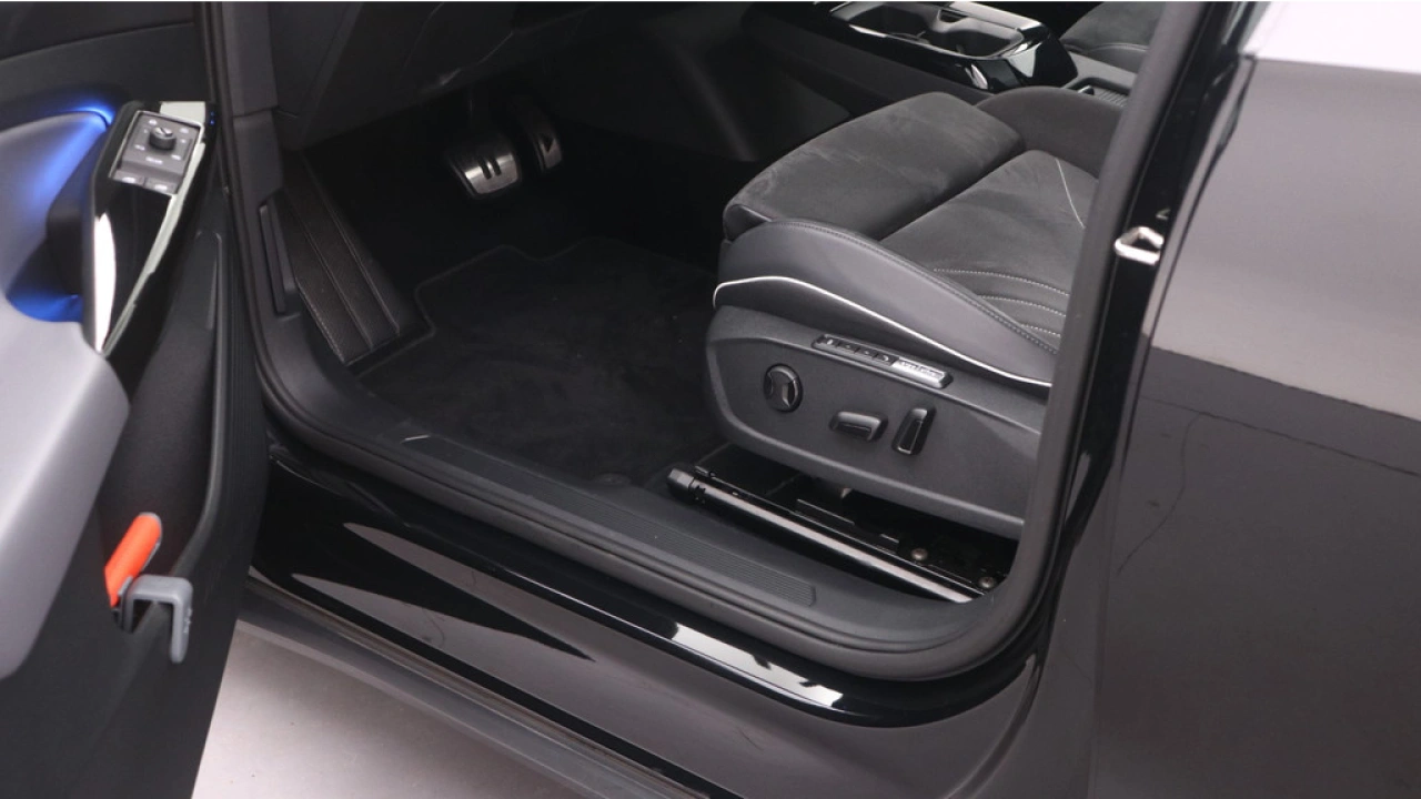 Volkswagen ID.5 Pro Advantage 77 kWh 204pk Panoramadak Top Sport interieur