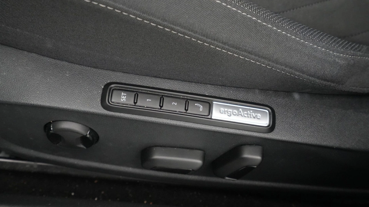 Volkswagen Golf 1.0 eTSI 110pk DSG Life Business
