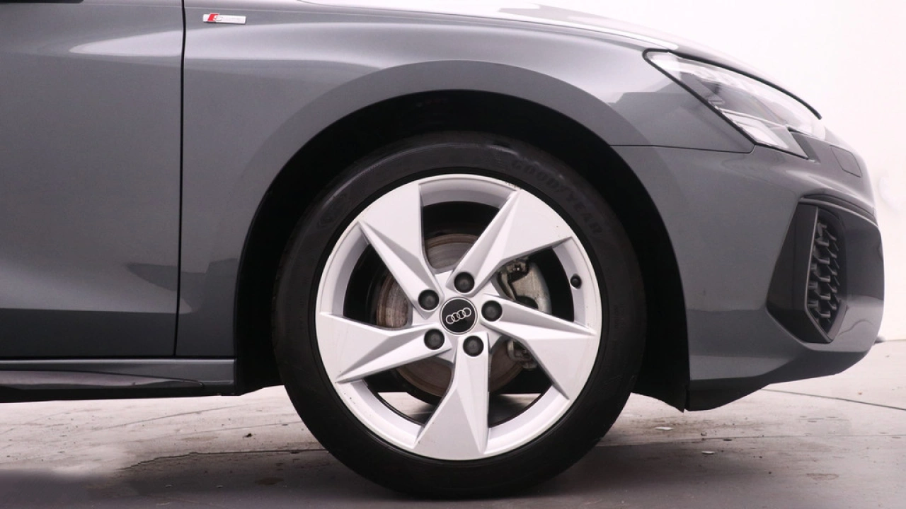 Audi A3 Sportback 30 TFSI S edition | Navigatie | Carplay | 17