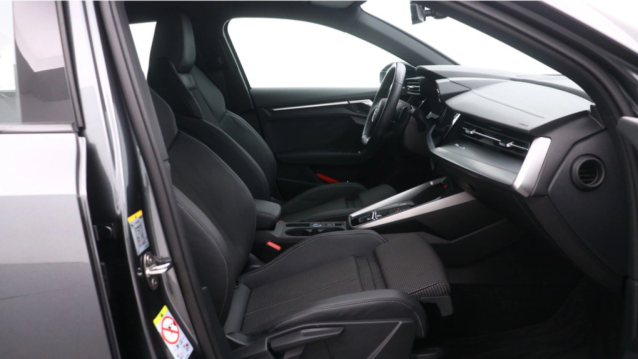 Audi A3 Sportback 30 TFSI S edition | Navigatie | Carplay | 17
