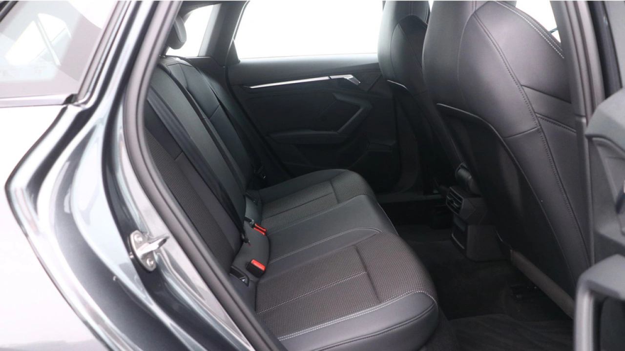 Audi A3 Sportback 30 TFSI S edition | Navigatie | Carplay | 17