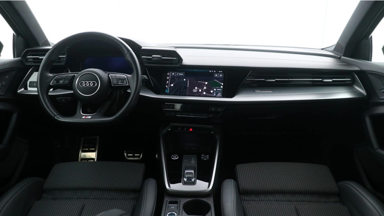 Audi A3 Sportback 30 TFSI S edition | Navigatie | Carplay | 17