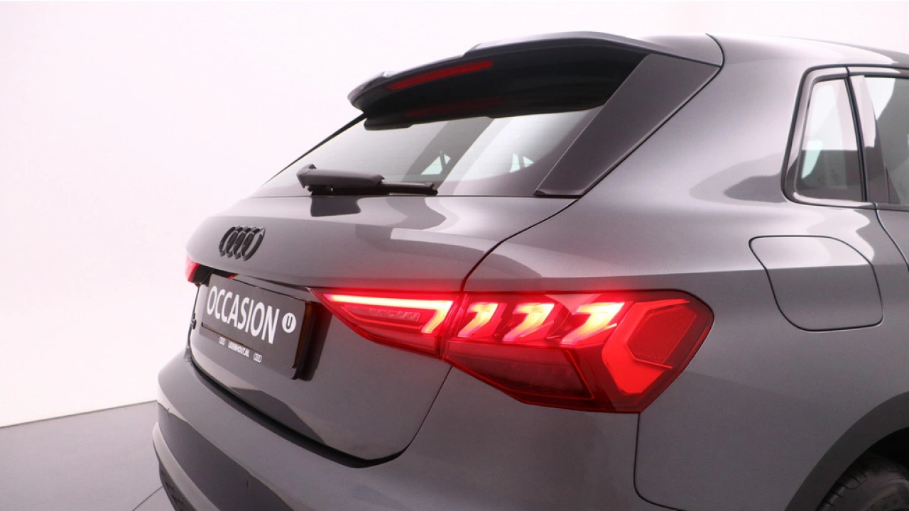 Audi A3 Sportback 30 TFSI S edition | Navigatie | Carplay | 17