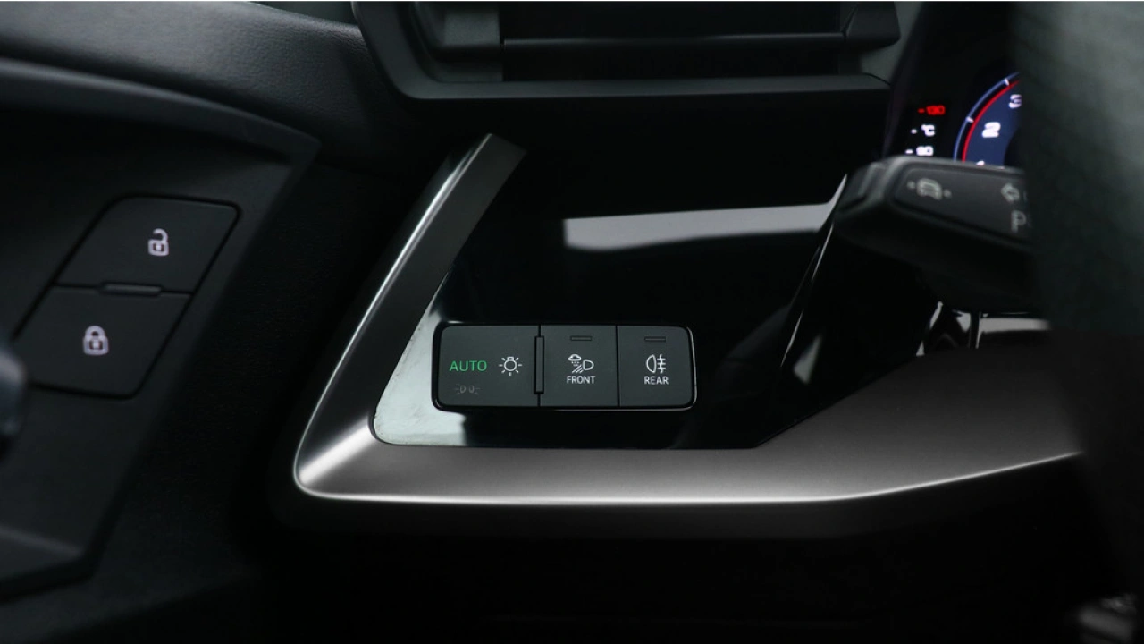 Audi A3 Sportback 30 TFSI S edition | Navigatie | Carplay | 17