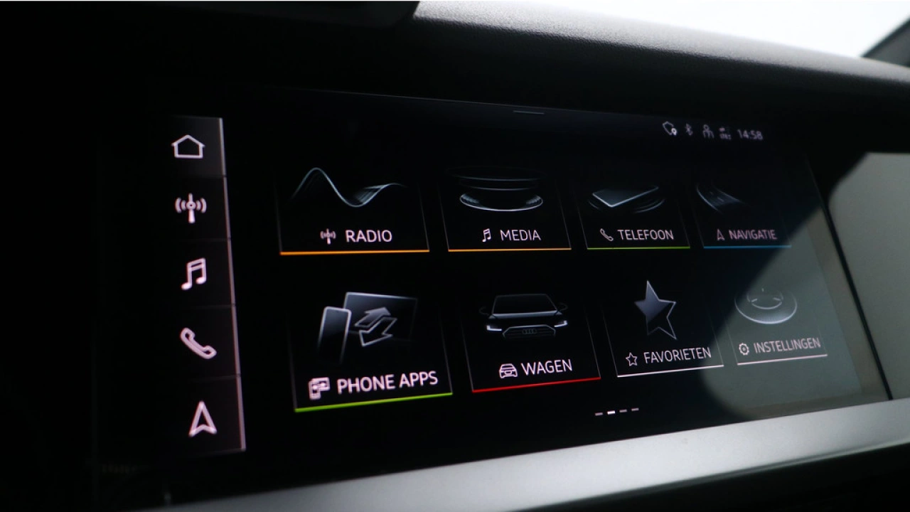 Audi A3 Sportback 30 TFSI S edition | Navigatie | Carplay | 17