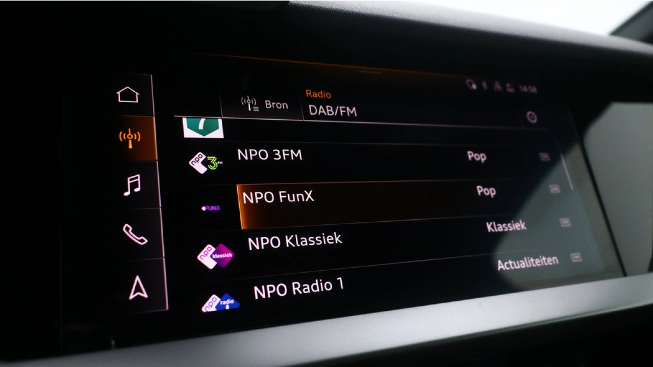 Audi A3 Sportback 30 TFSI S edition | Navigatie | Carplay | 17