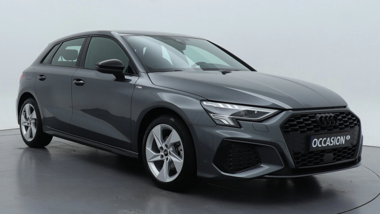 Audi A3 Sportback 30 TFSI S edition | Navigatie | Carplay | 17
