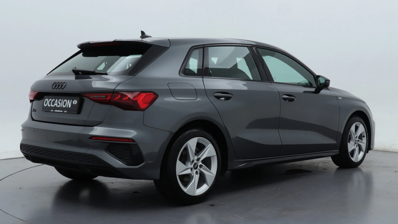 Audi A3 Sportback 30 TFSI S edition | Navigatie | Carplay | 17
