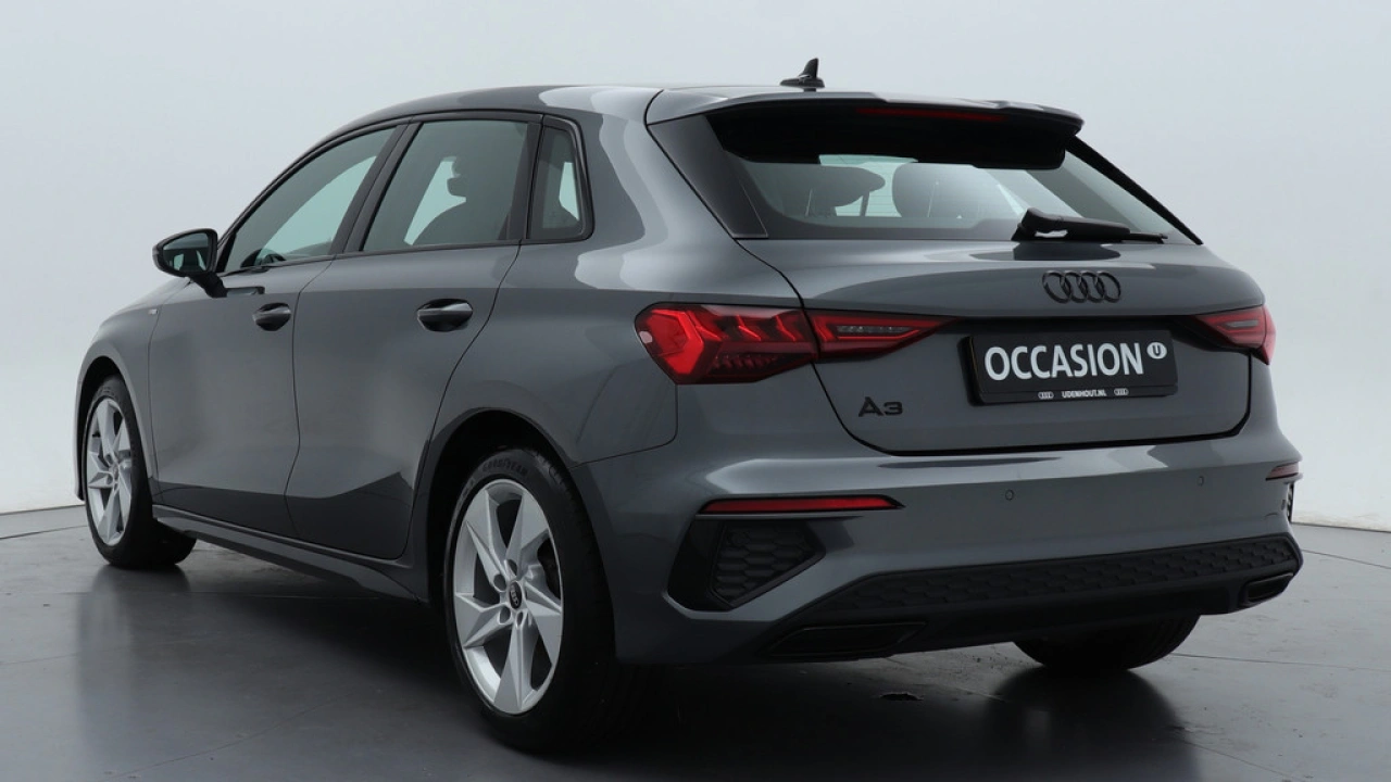 Audi A3 Sportback 30 TFSI S edition | Navigatie | Carplay | 17
