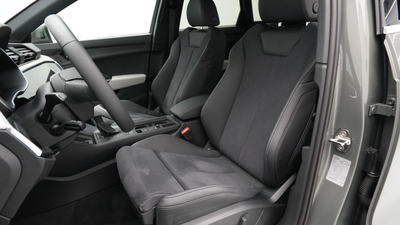 Audi Q3 35 TFSI 150 pk S-Tronic S line edition