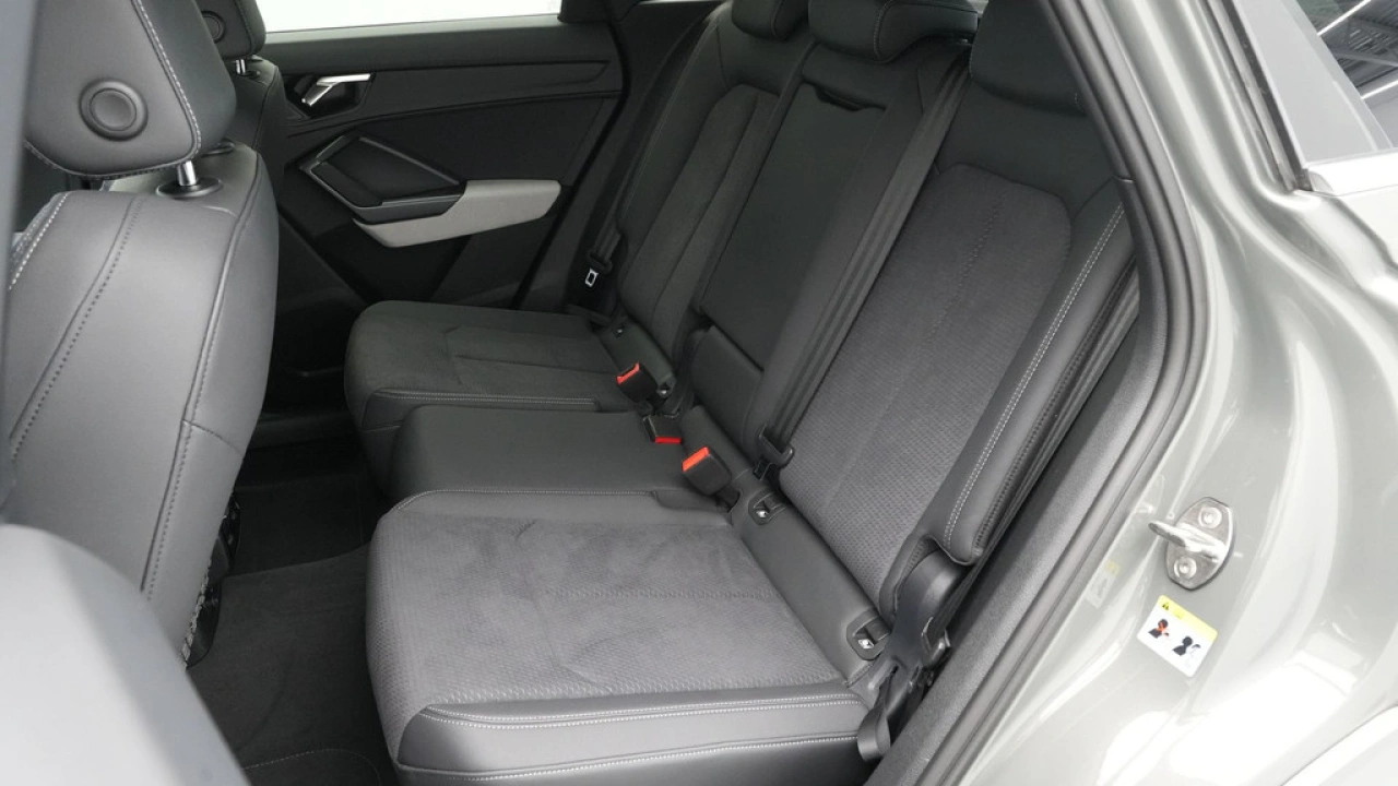 Audi Q3 35 TFSI 150 pk S-Tronic S line edition
