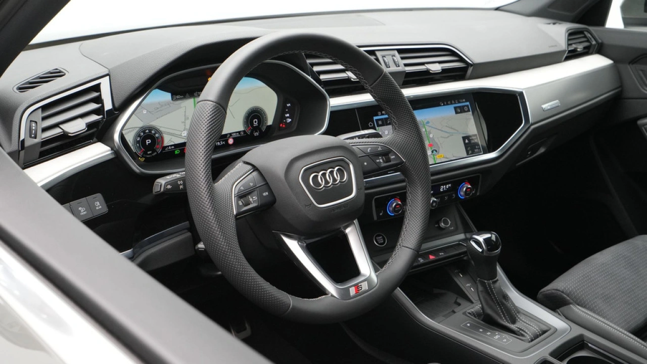 Audi Q3 35 TFSI 150 pk S-Tronic S line edition