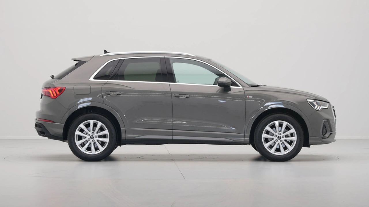 Audi Q3 35 TFSI 150 pk S-Tronic S line edition