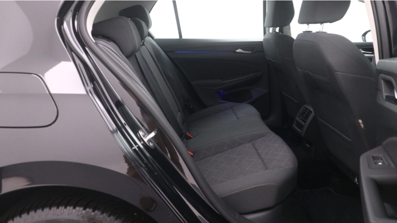 Volkswagen Golf 1.0 TSI 110pk Life Navigatie Pdc
