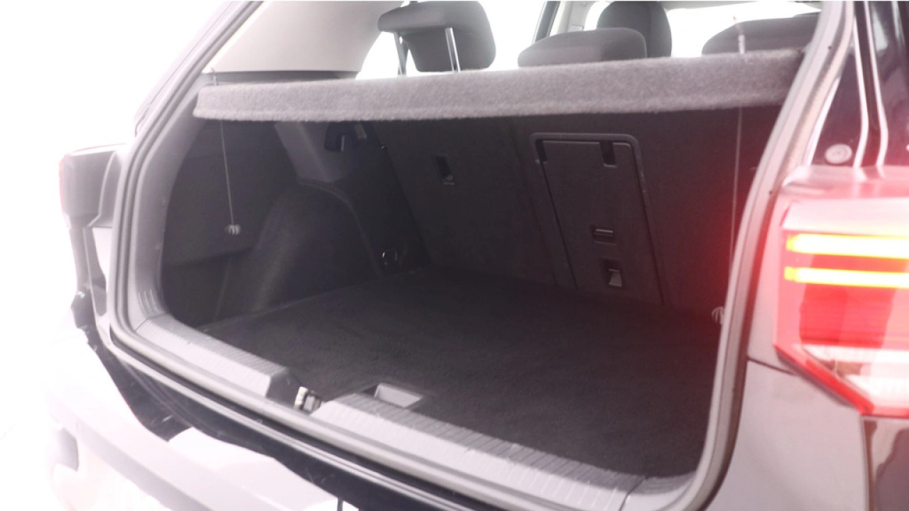 Volkswagen Golf 1.0 TSI 110pk Life Navigatie Pdc