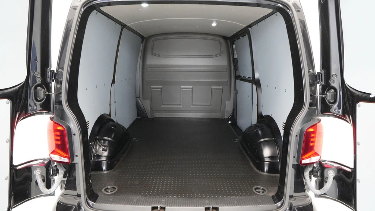VW Bedrijfswagens Transporter 2.0 TDI 150pk DSG L1H1 28 Bulli