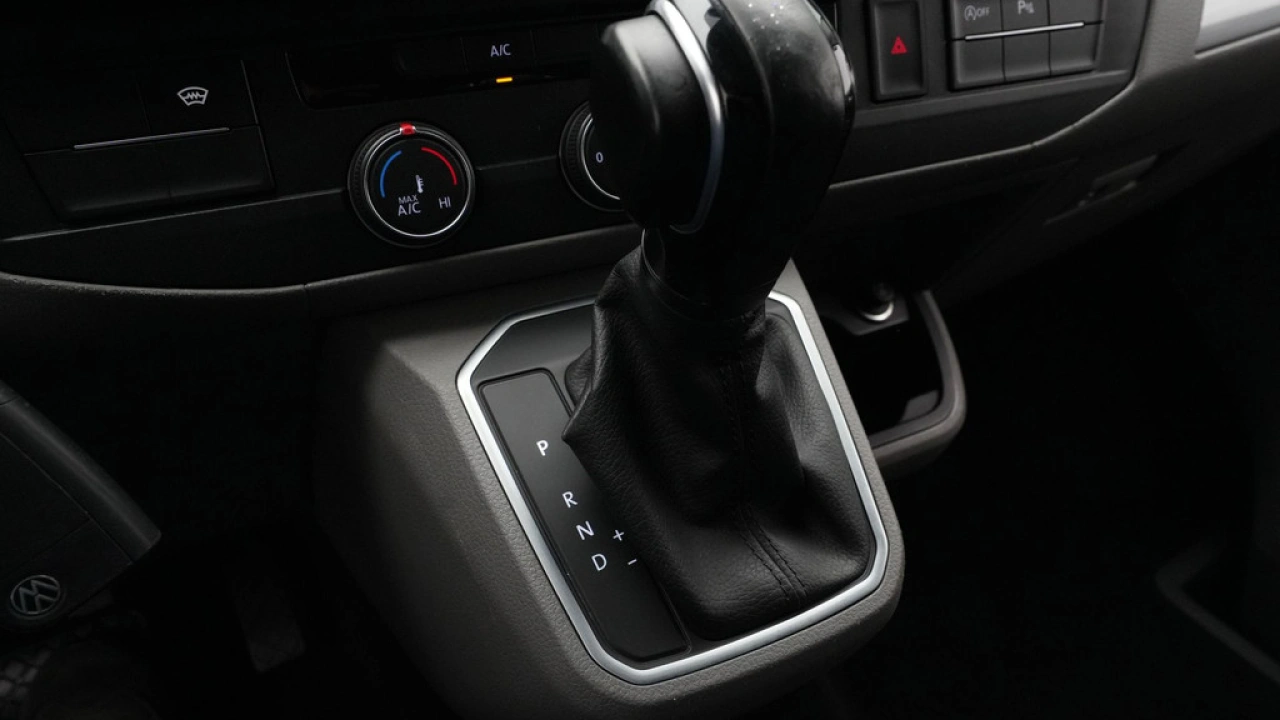 VW Bedrijfswagens Transporter 2.0 TDI 150pk DSG L1H1 28 Bulli