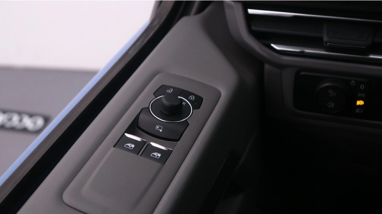 VW Bedrijfswagens Transporter Dubbel Cabine L2H1 2.0 TDI 170pk 2.8T Automaat Bulli